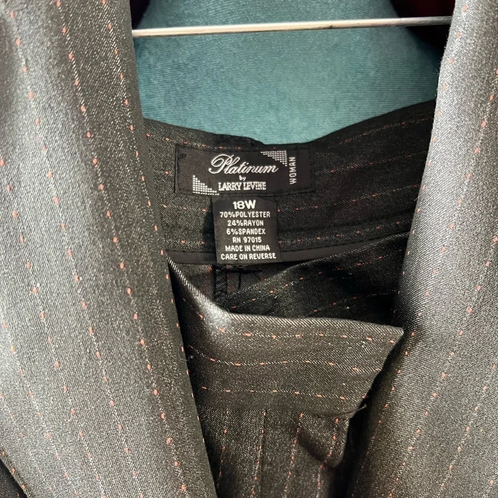 Larry Levine Gray/Pink Pantsuit - Picture 3 of 9